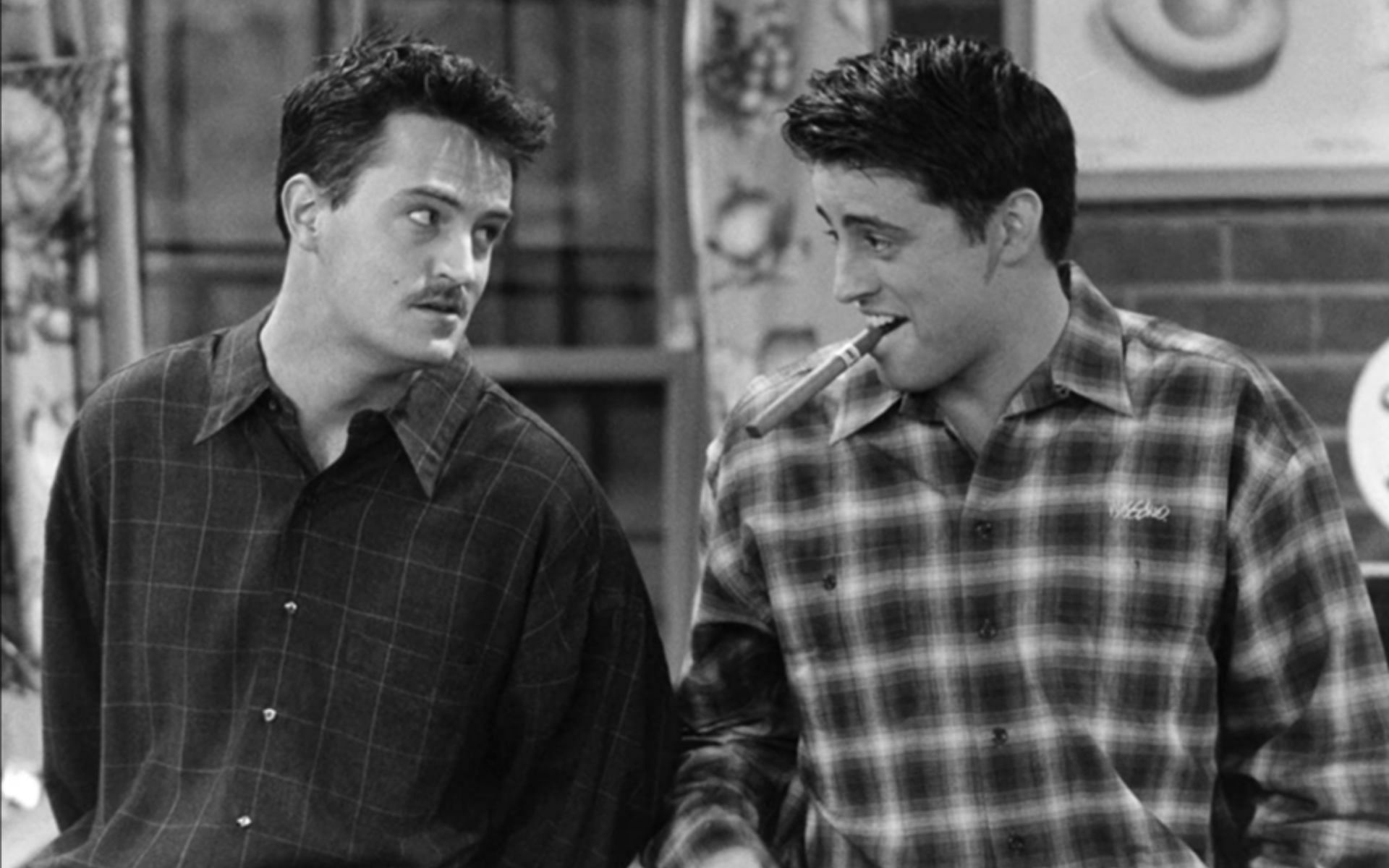 Chandler and Joey in Friends (Image via IMDb)