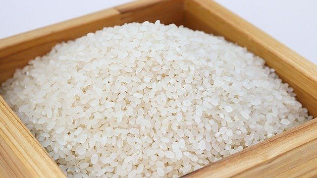 कच्चे चावल खाने के नुकसान (फोटो - uttam news)