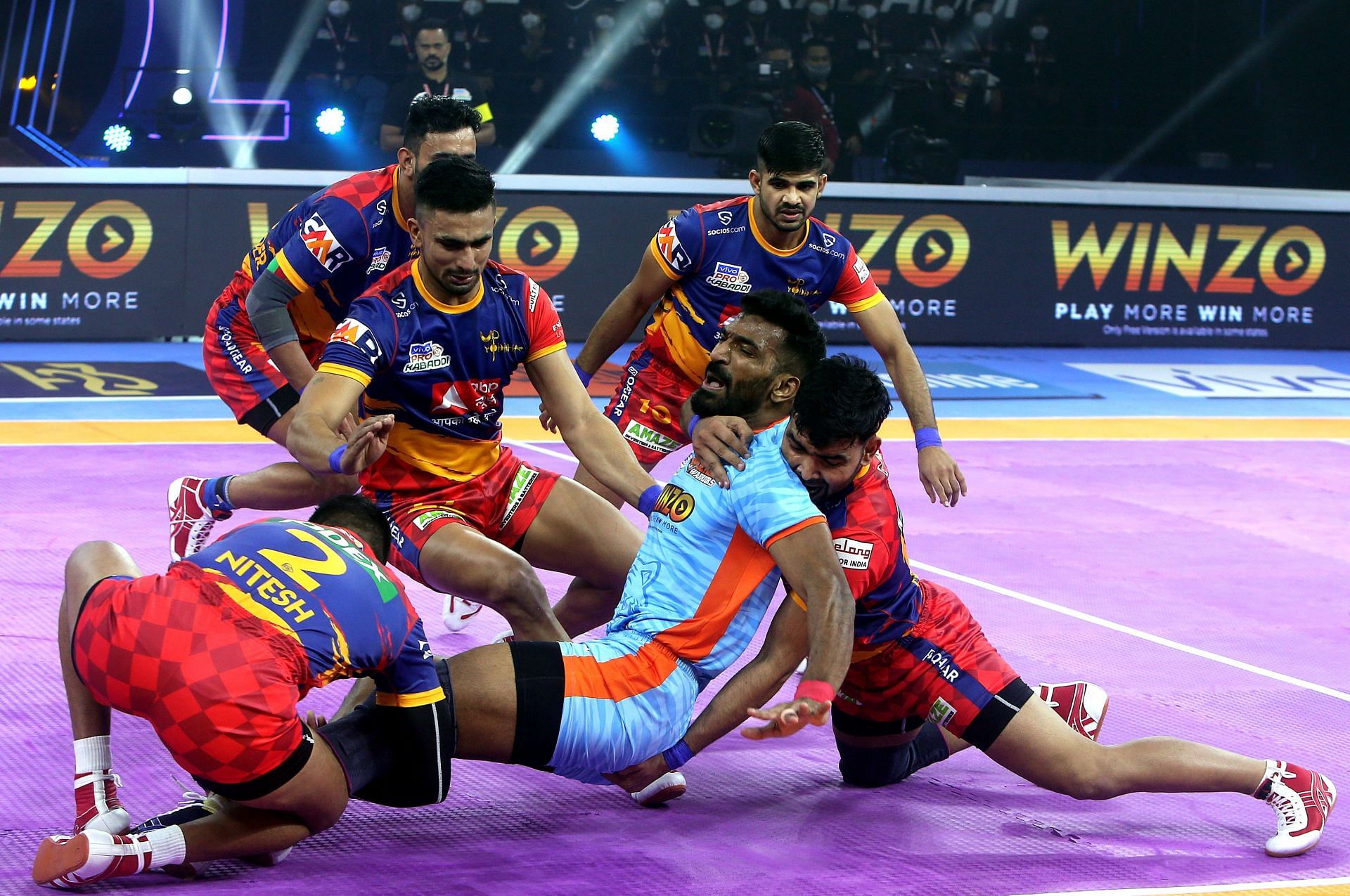 UP Yoddha players during a tackle against the Bengal Warriors - Image Courtesy: UP Yoddha Twitter