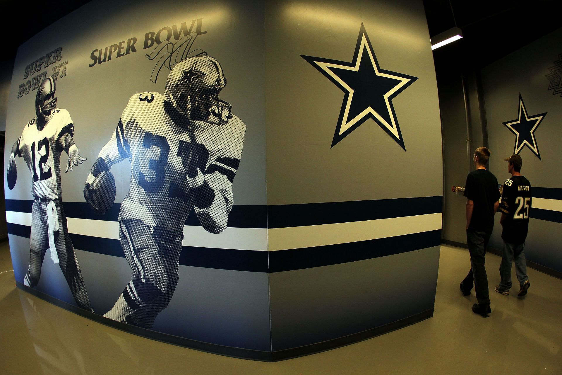 Roger Staubach (12) and Tony Dorsett (32) are respected by Cowboys fans to this day (Photo: Getty)