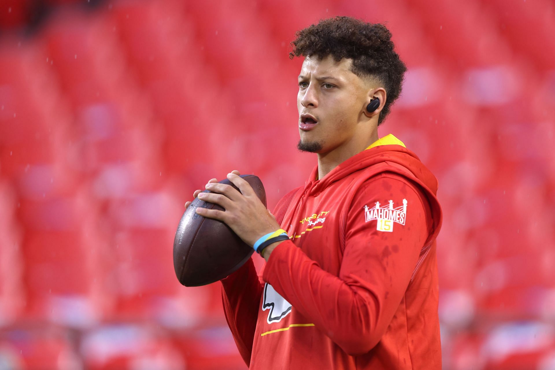 Chiefs' Patrick Mahomes keeping busy even during bye week