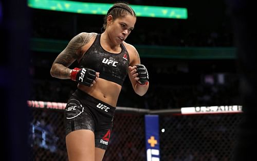 Amanda Nunes v Germaine de Randamie