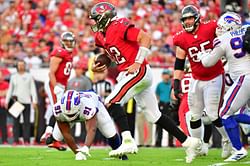"That's enough of that s***" - Bruce Arians unhappy about Tom Brady putting body on the line on run plays