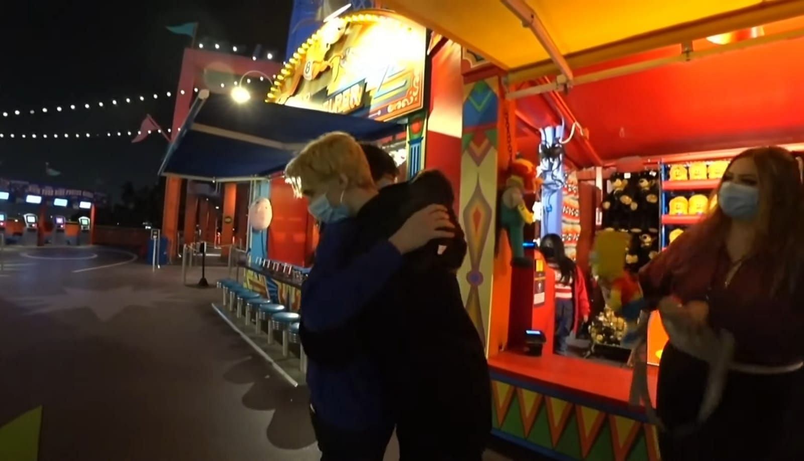 xQc gave Sykkuno his carnival prize, leaving fans gushing (Image via YouTube)