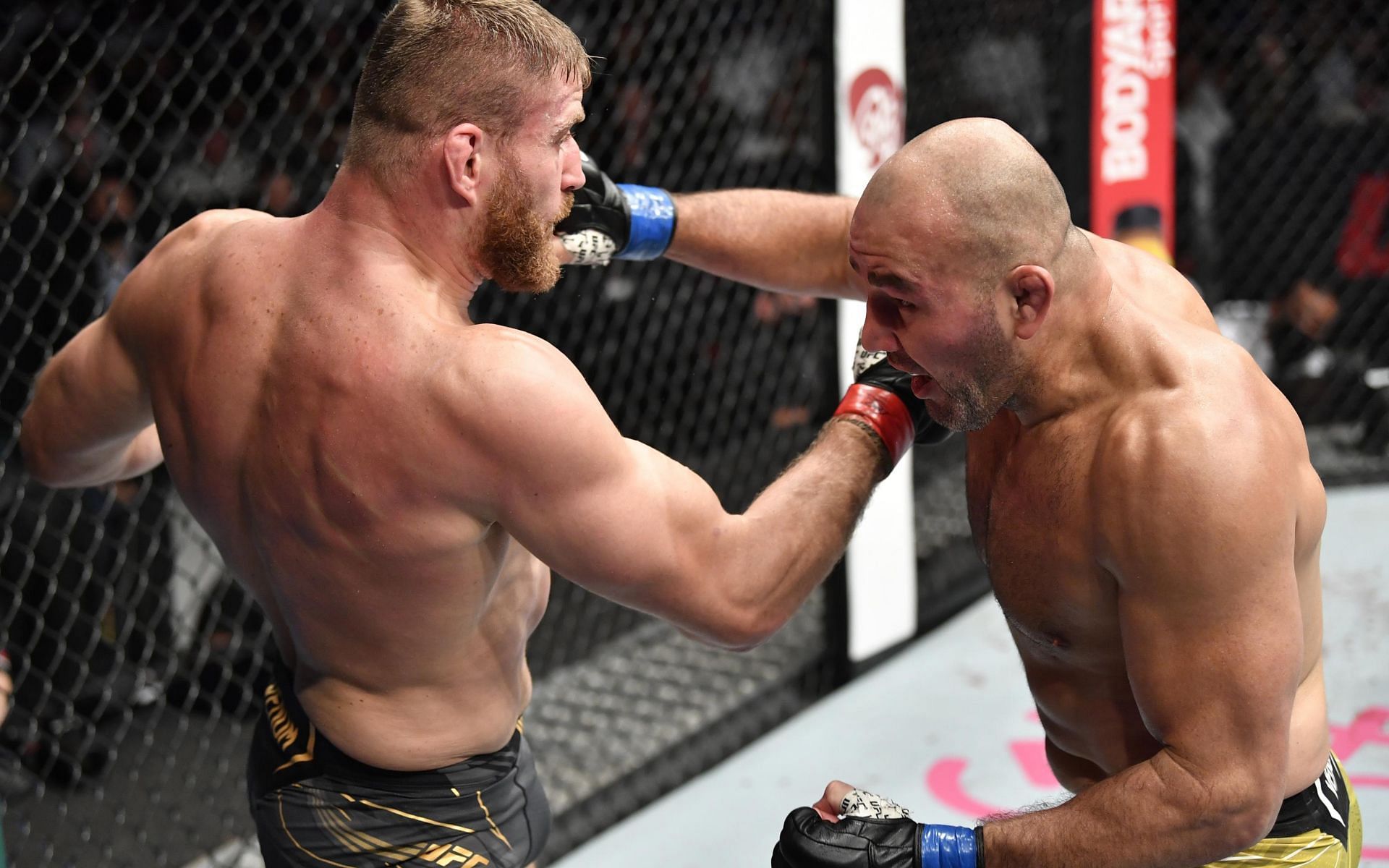 Jan Blachowicz appeared to feel the pressure a little too much in his fight with Glover Teixeira at UFC 267