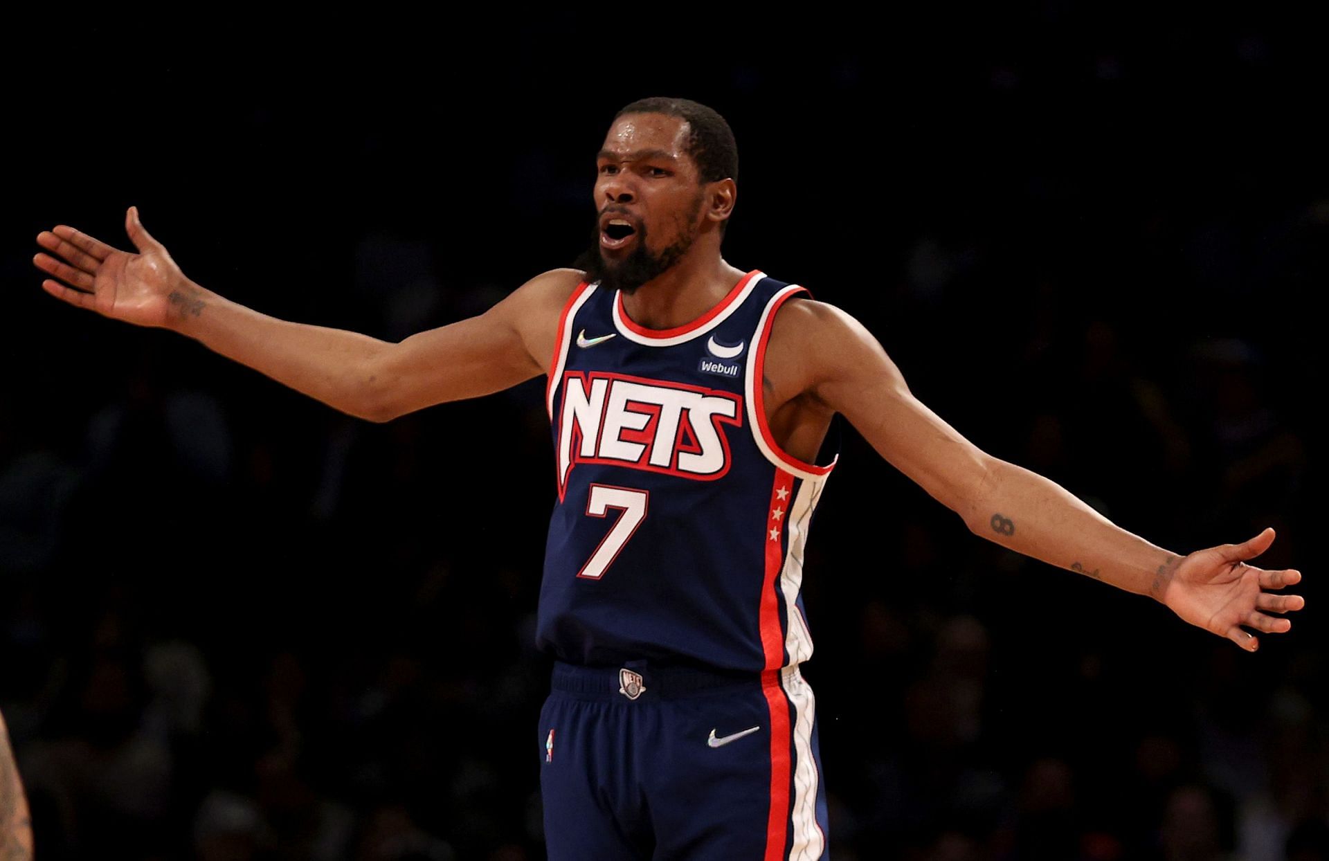 Kevin Durant&#039;s 27 points helped the Brooklyn Nets to a two-point victory against the New York Knicks.