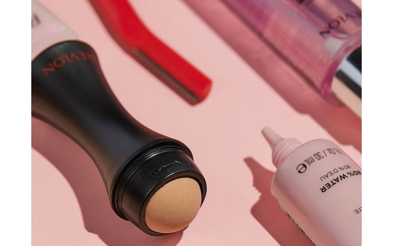 Revlon Oil-Absorbing Volcanic Roller (Image via Revlon/Instagram)