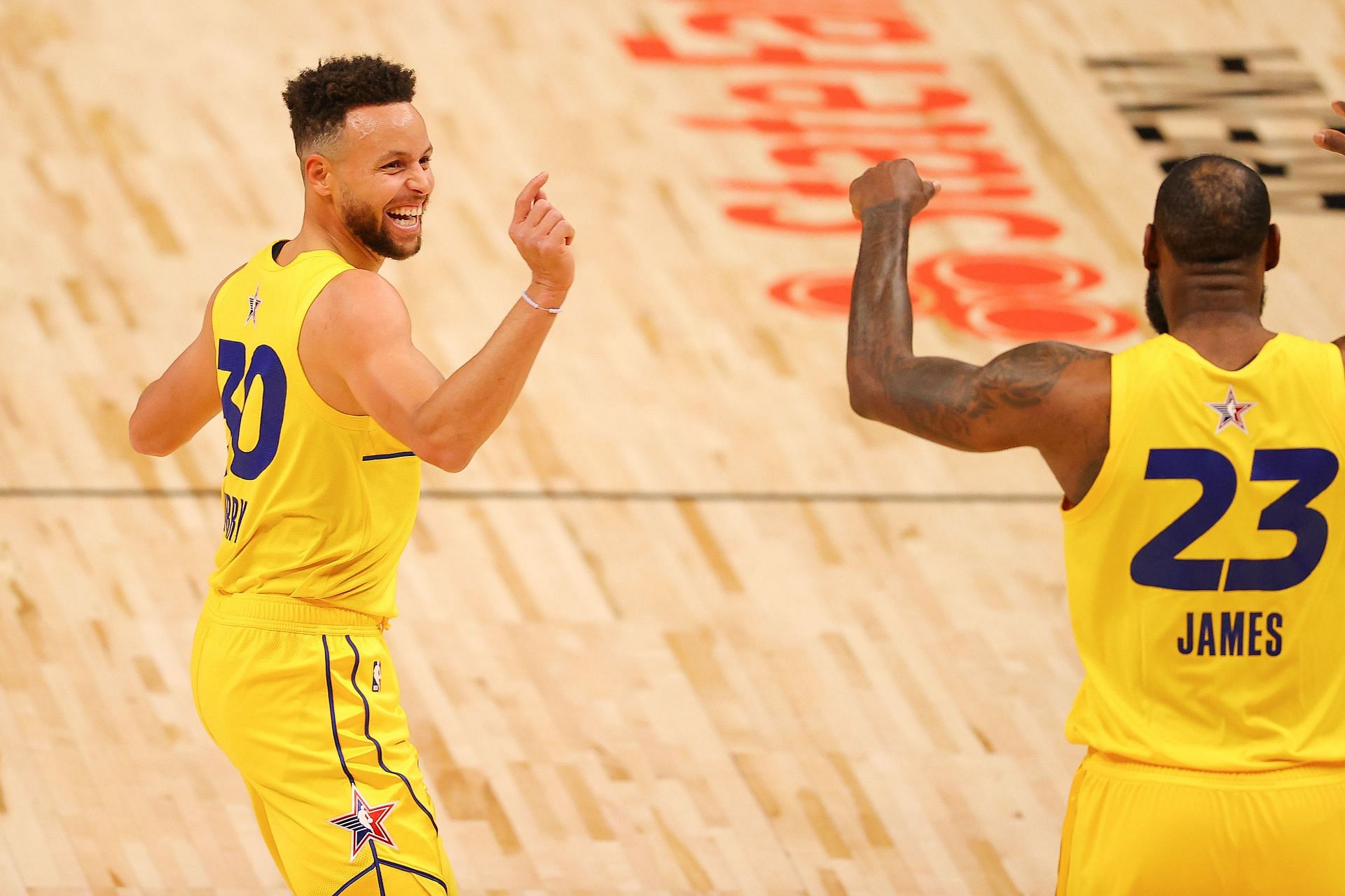 LeBron James was among the earliest players to congratulate Steph Curry for his historic Tuesday night.