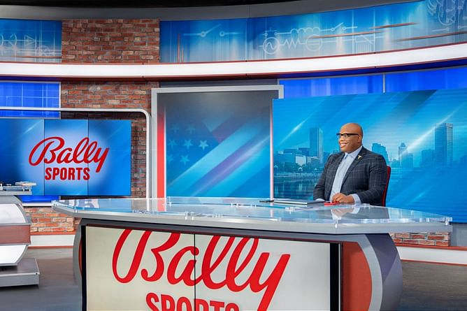 "With Steph Curry, we’re literally watching Reggie Miller and Allen Iverson in one" - Brandon "Scoop B" Robinson in awe of the Golden State Warriors' main man