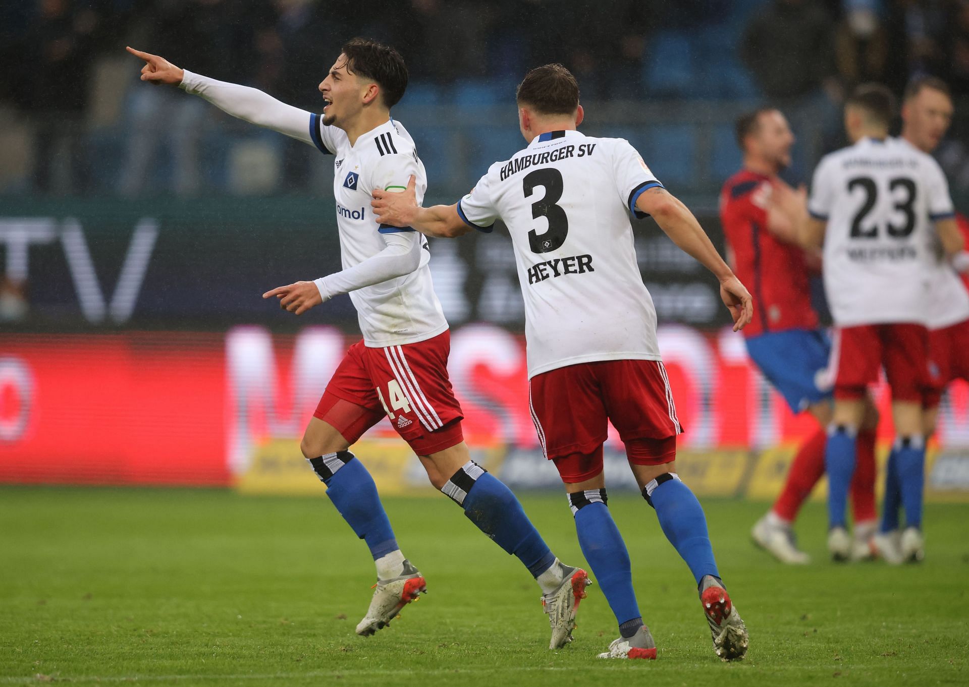 Hamburg will face Schalke 04 on Saturday