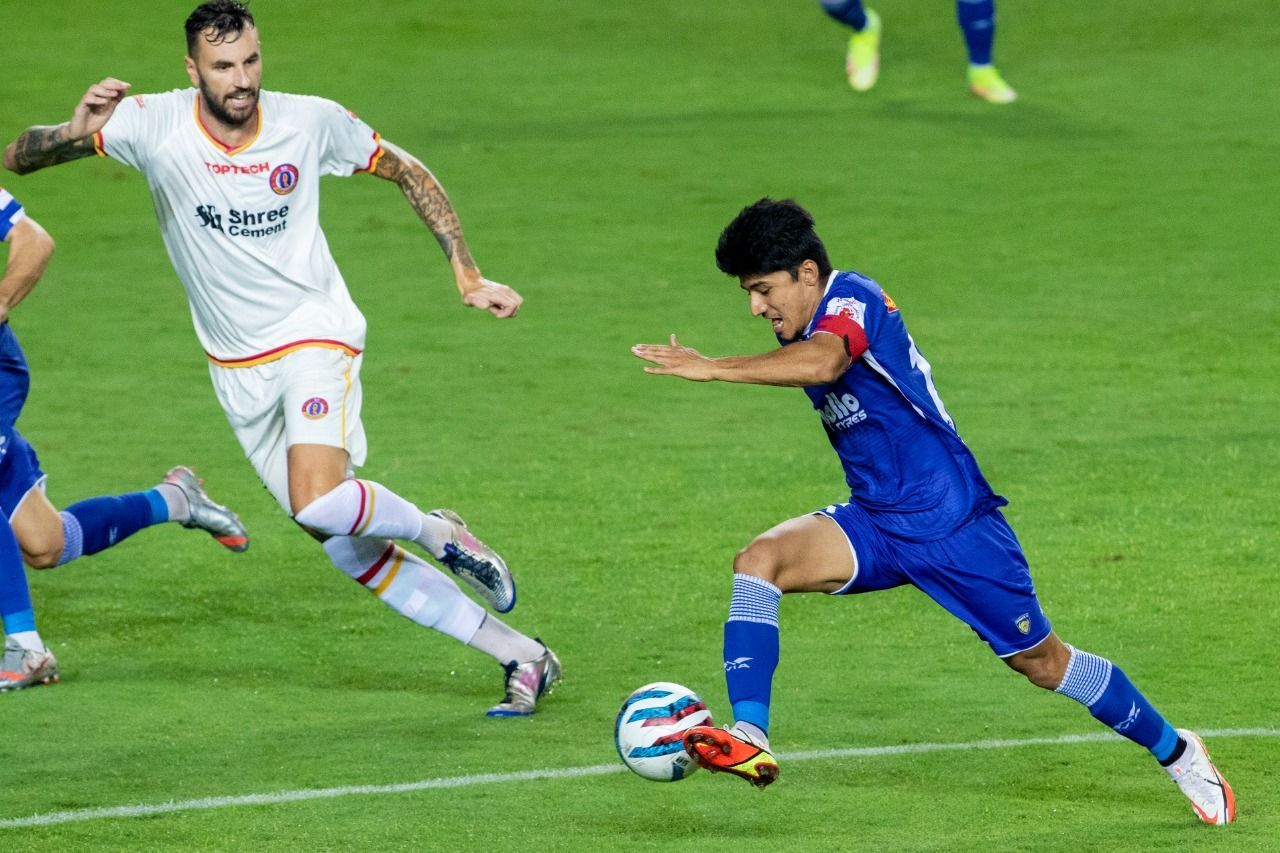 Chennaiyin FC&#039;s skipper Thapa (in blue) will take on Kolkata giants ATK Mohun Bagan today. (Image courtesy: ISL)