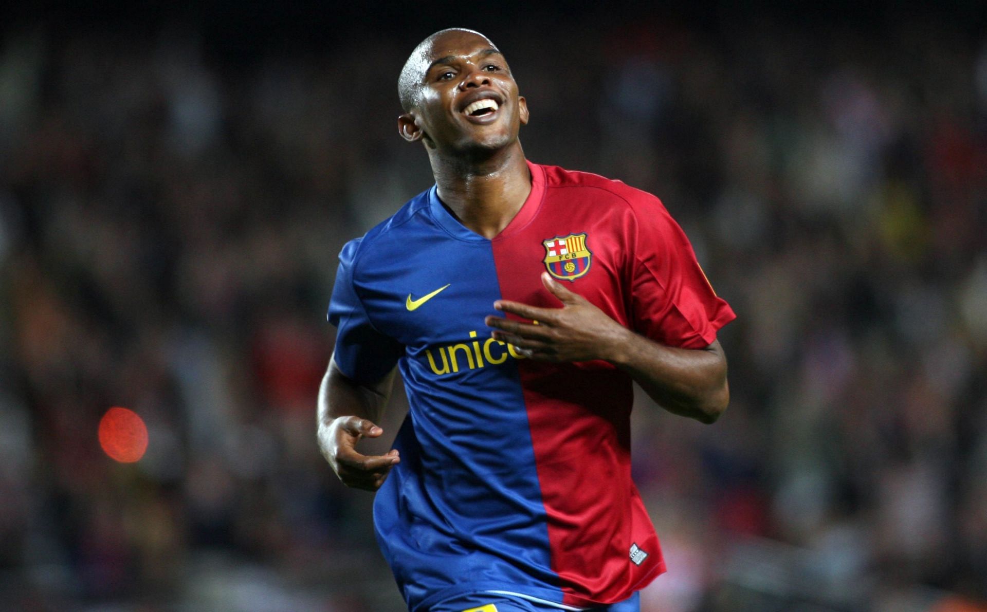 Samuel Eto&#039;o celebrating scoring a goal for Barcelona in La Liga.