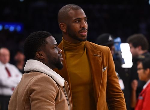 Chris Paul #3 of the Los Angeles Clippers talks with actor Kevin Hart during the game against the Los Angeles Lakers at Staples Center on December 25, 2016 in Los Angeles, California. The Los Angeles Lakers won 111-102.