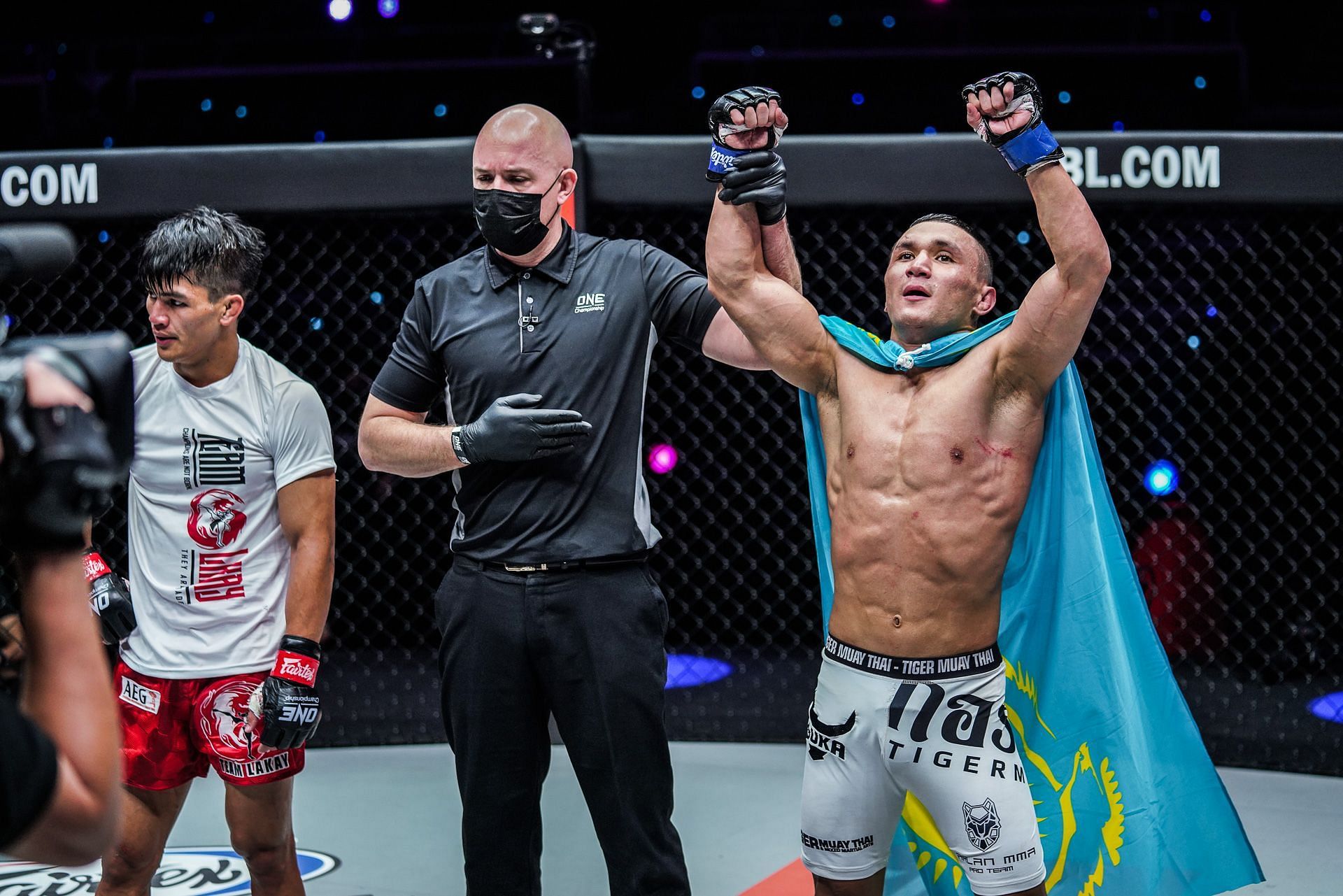 Kairat Akhmetov dominates Danny Kingad on the ground to earn the nod of all the judges in ONE: Winter Warriors II | Photo: ONE Championship