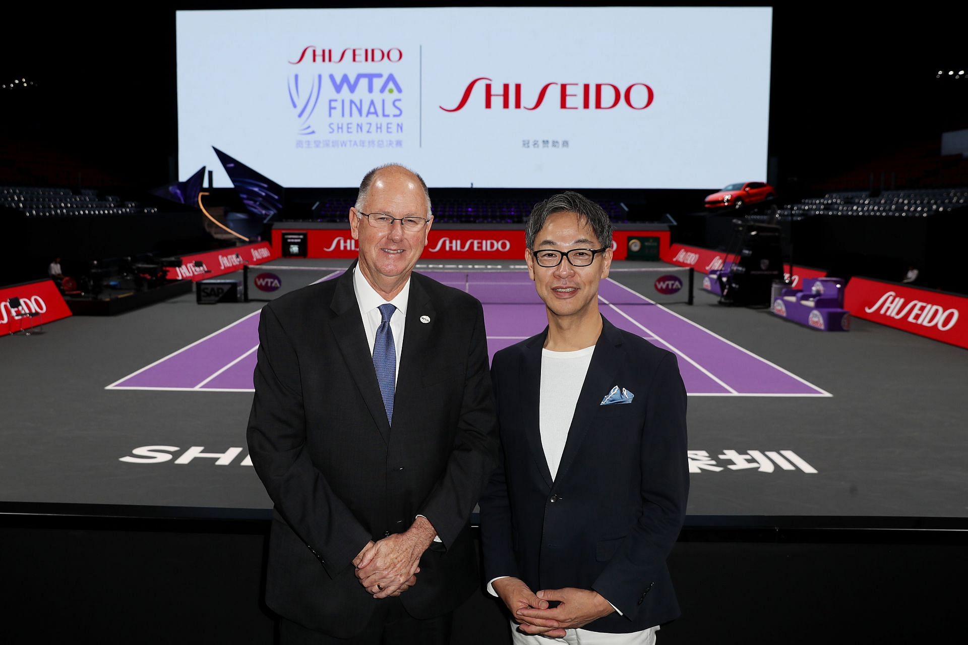 Steve Simon (L) in Shanghai during the 2019 WTA Finals - Day Seven