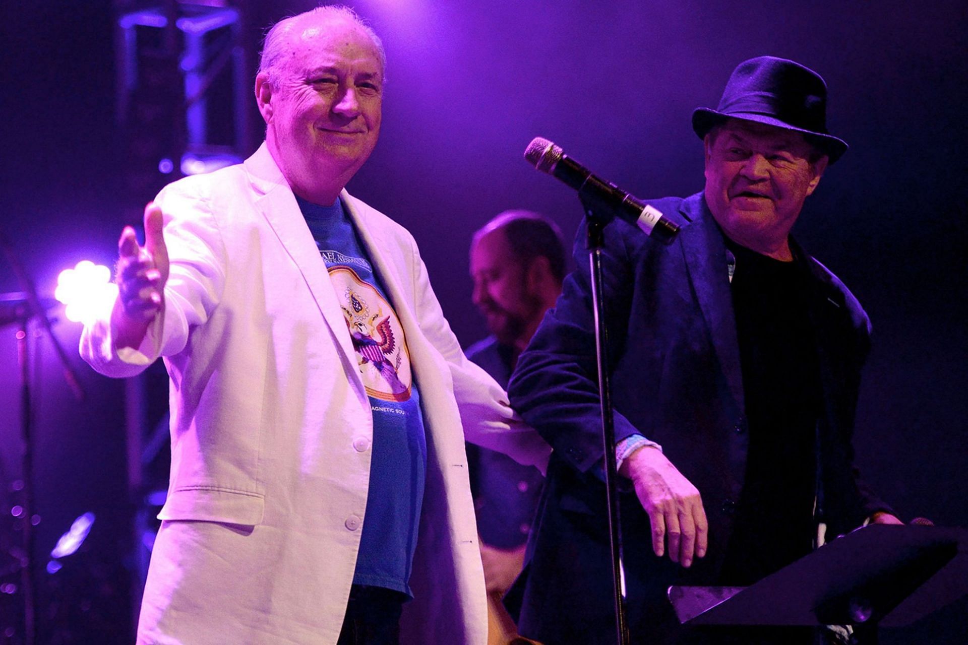 Michael Nesmith and Micky Dolenz (Image via Scott Dudelson / Getty Images)