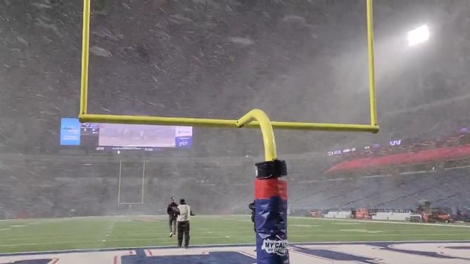 Watch: High winds and swirling snow take over Bills Stadium before Patriots vs. Bills