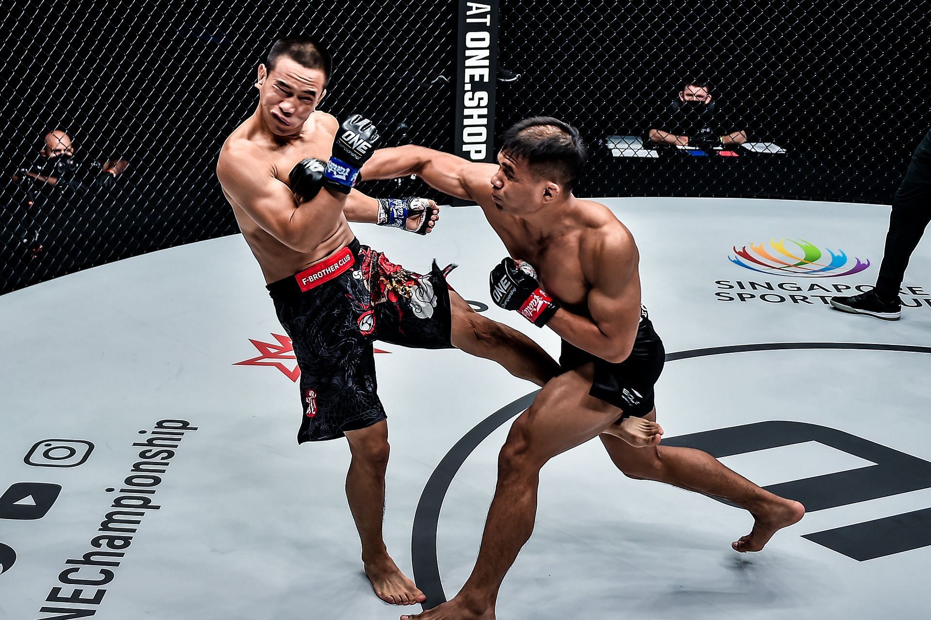 Eko Roni Saputra (right) scores 10-second knockout over Liu Peng Shuai (left). [Photo:ONE Championship]