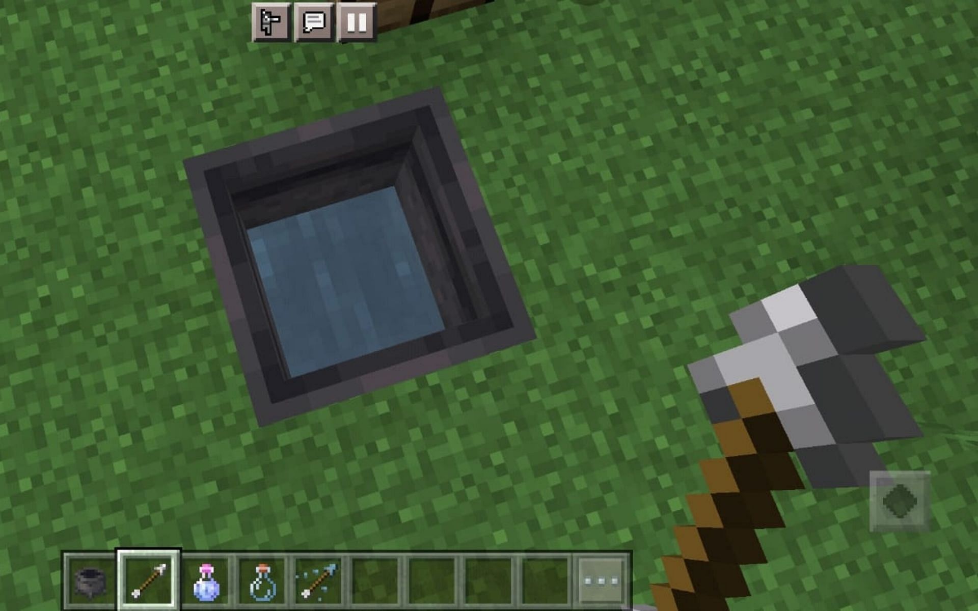 Using cauldron to make tipped arrows (Image via Minecraft)