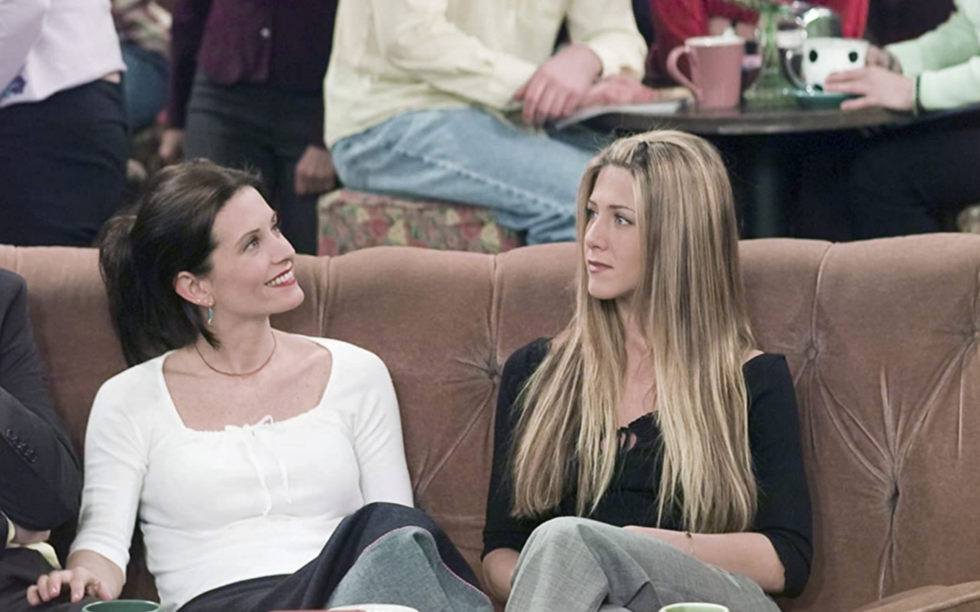Monica and Rachel in Friends (Image via IMDb)