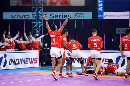 Gujarat Giants' players celebrate after a successful tackle - Image Courtesy: Twitter