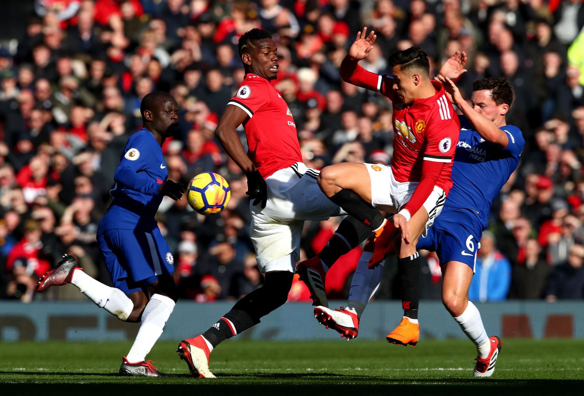 Manchester United&#039;s Paul Pogba and Alexis Sanchez vie for the ball against N&#039;golo Kante and Danny Drinkwater (#6) of Chelsea