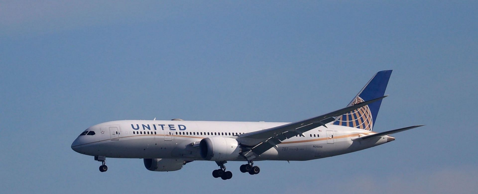 A Florida man forced off United Airlines for wearing a thong as a face mask (Image via Justin Sullivan/Getty Images)