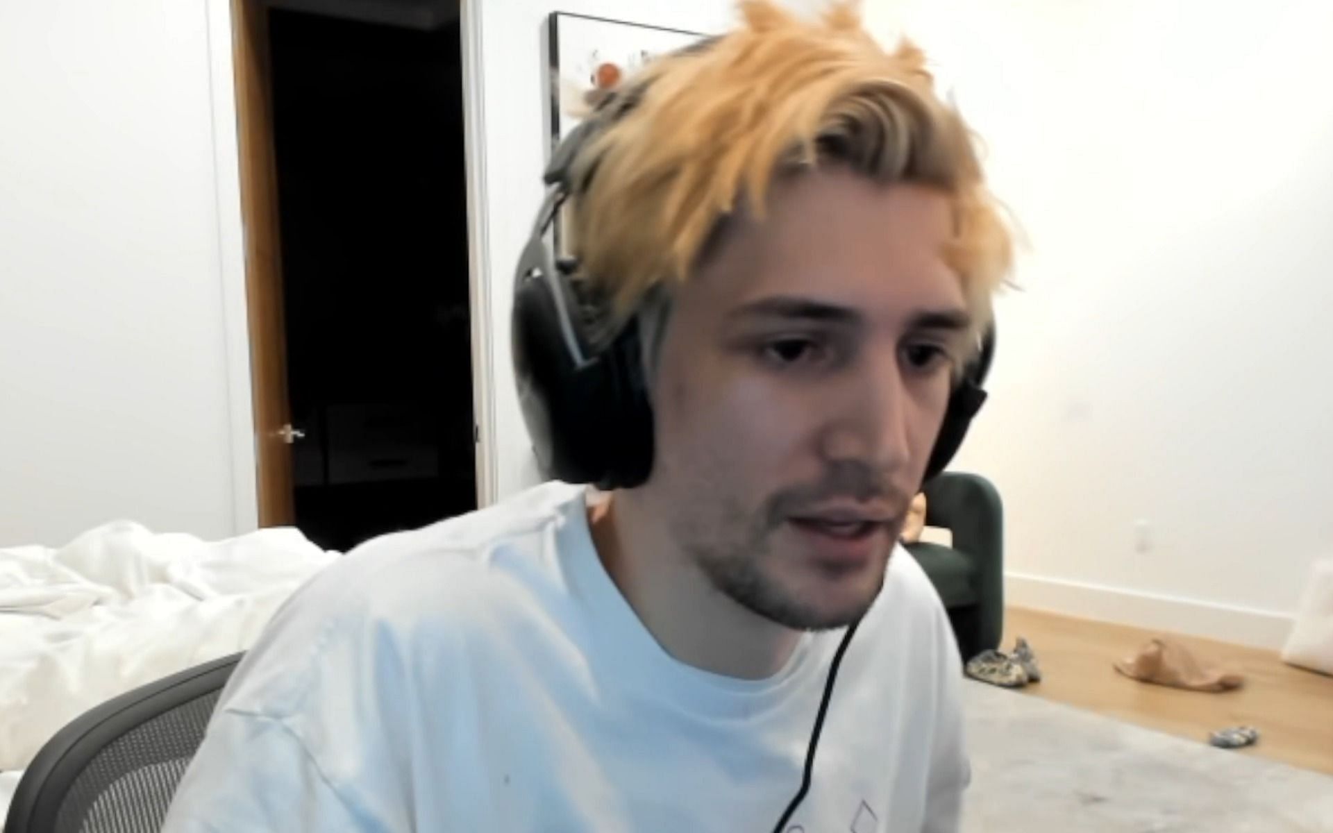 xQc goes on 15-minute long rant about ex-gambling streamers (Image via Twitch/xQcOW)