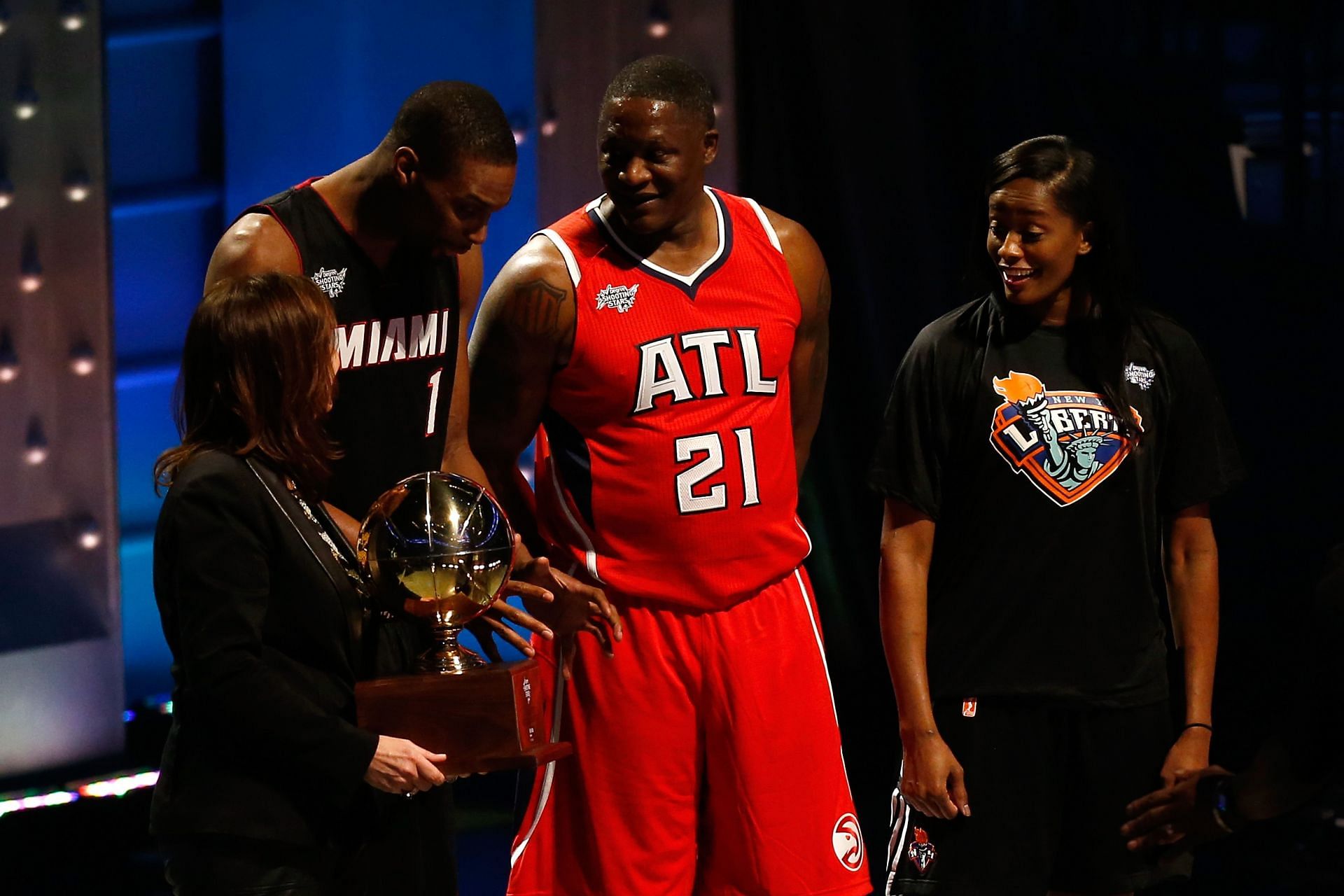 Dominique Wilkins (in the middle #21) at the Shooting Stars Competition 2015