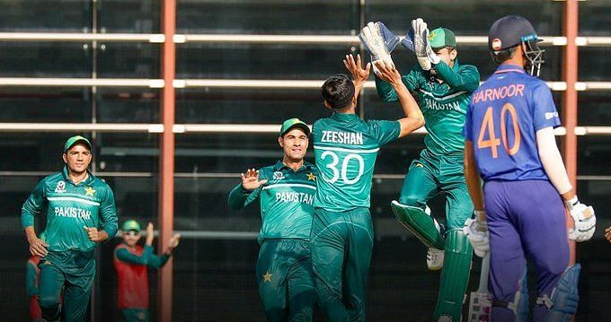 पाकिस्तान ने अंतिम गेंद पर चौके से जीत दर्ज की