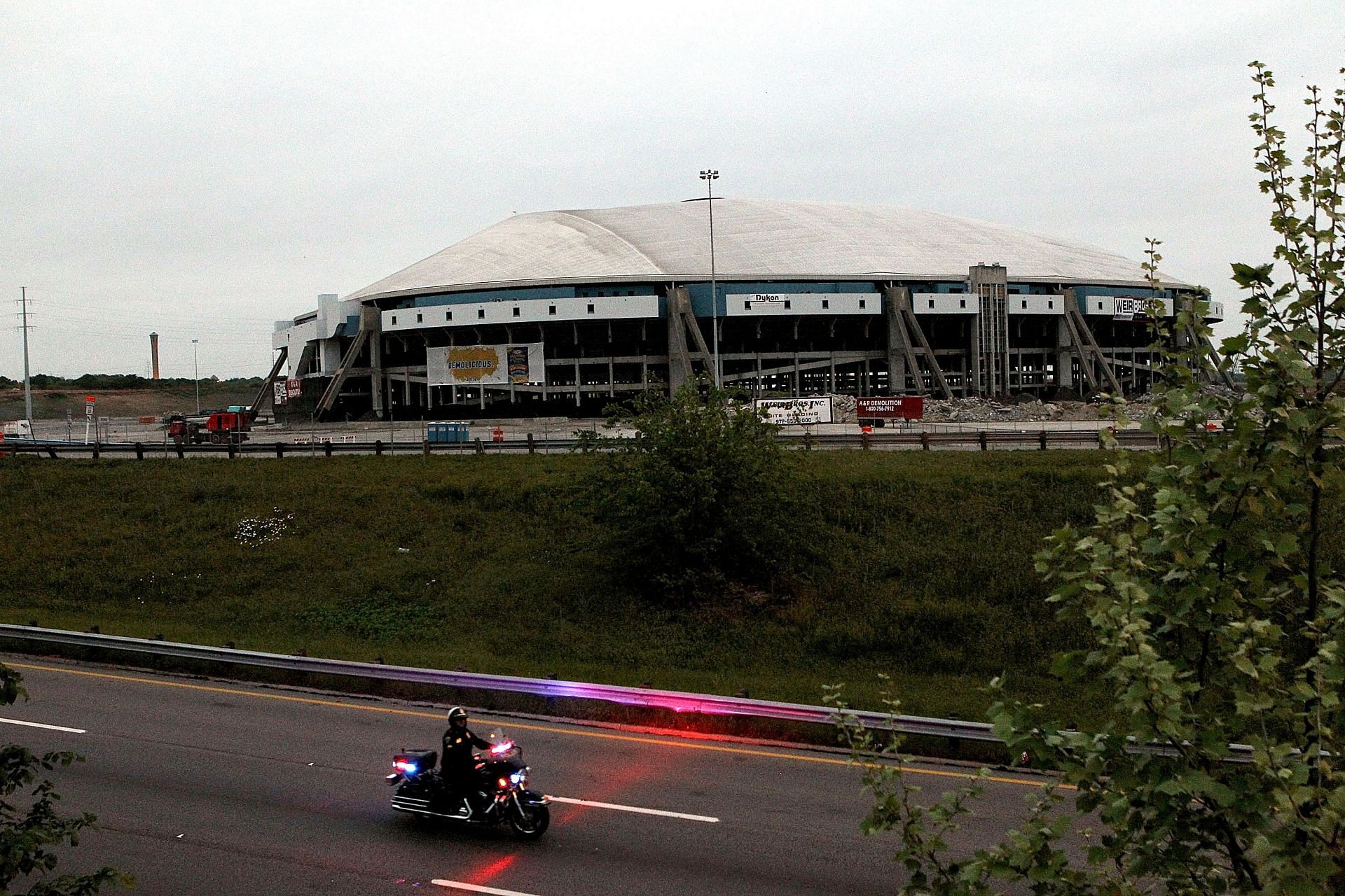 Texas Stadium, seen shortly before its 2010 implosion, opened during the streak (Photo: Getty)