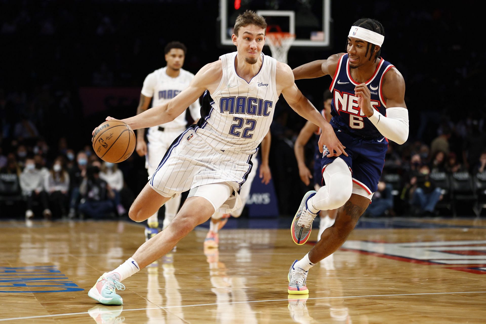 Franz Wagner attempts to drive to the rim.