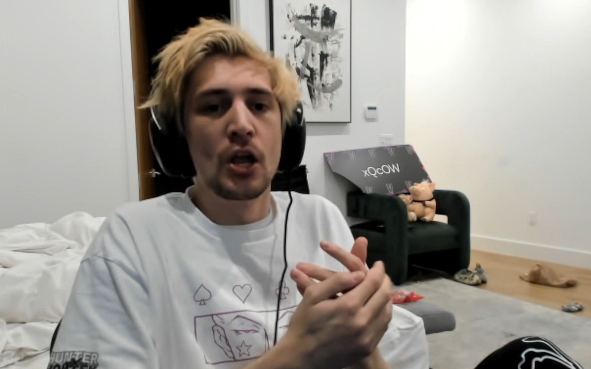 xQc pushes back hard against &quot;entitled&quot; viewers (Image via Twitch/xQcOW)