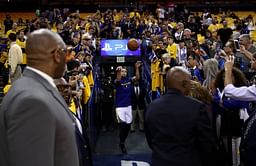 "I don't know of anybody else who has ever drawn that type of attention for pregame warmups" - Steve Kerr hails Steph Curry’s unique ability of being a crowd pleaser in pre-game warmups