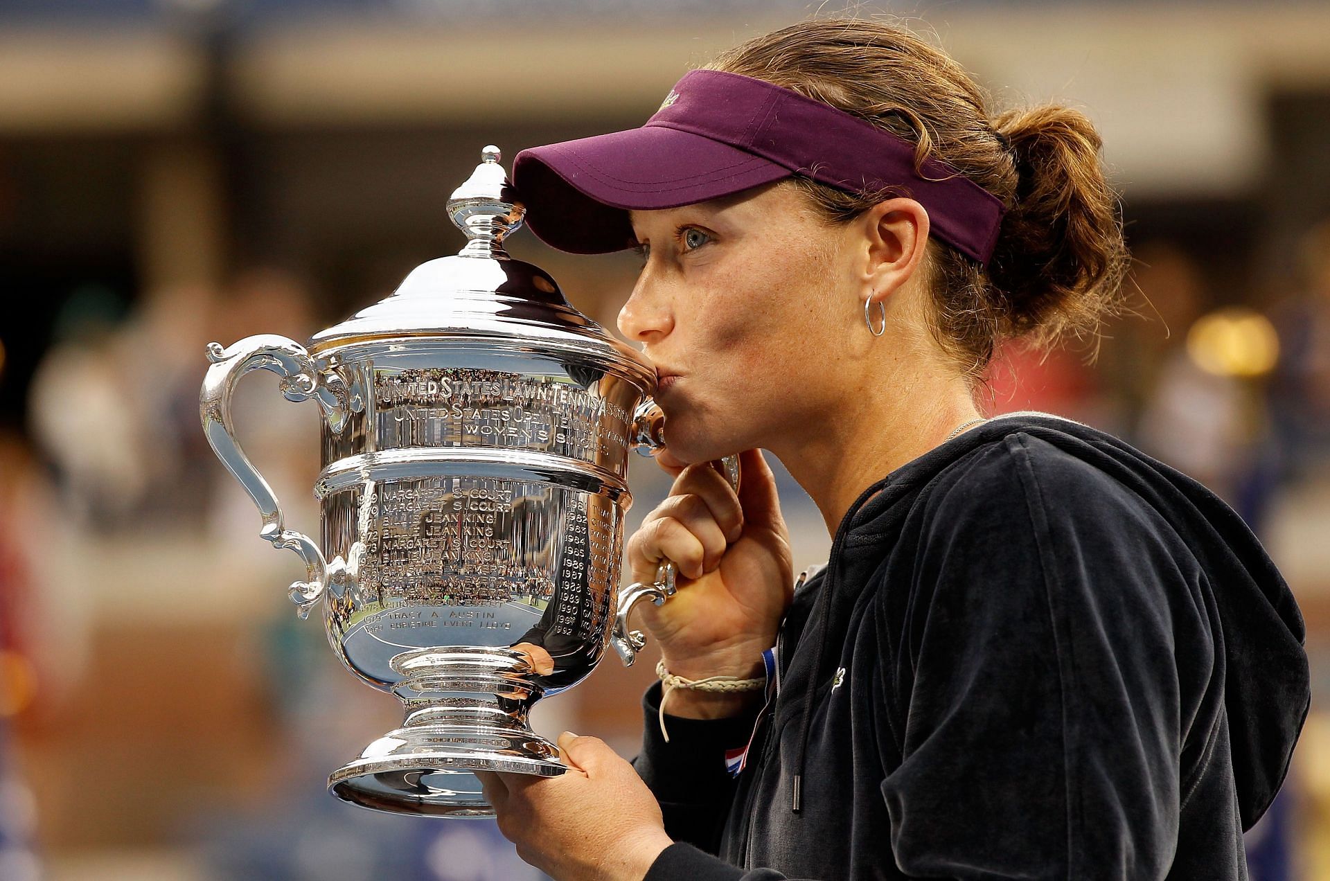 Sam Stosur poses with the 2011 US Open trophy
