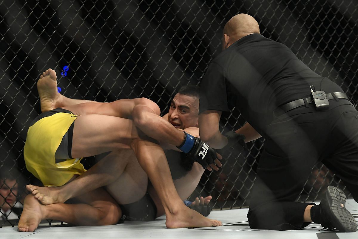 Charles Oliveira was too confident on the ground for his own good in his fight with Ricardo Lamas
