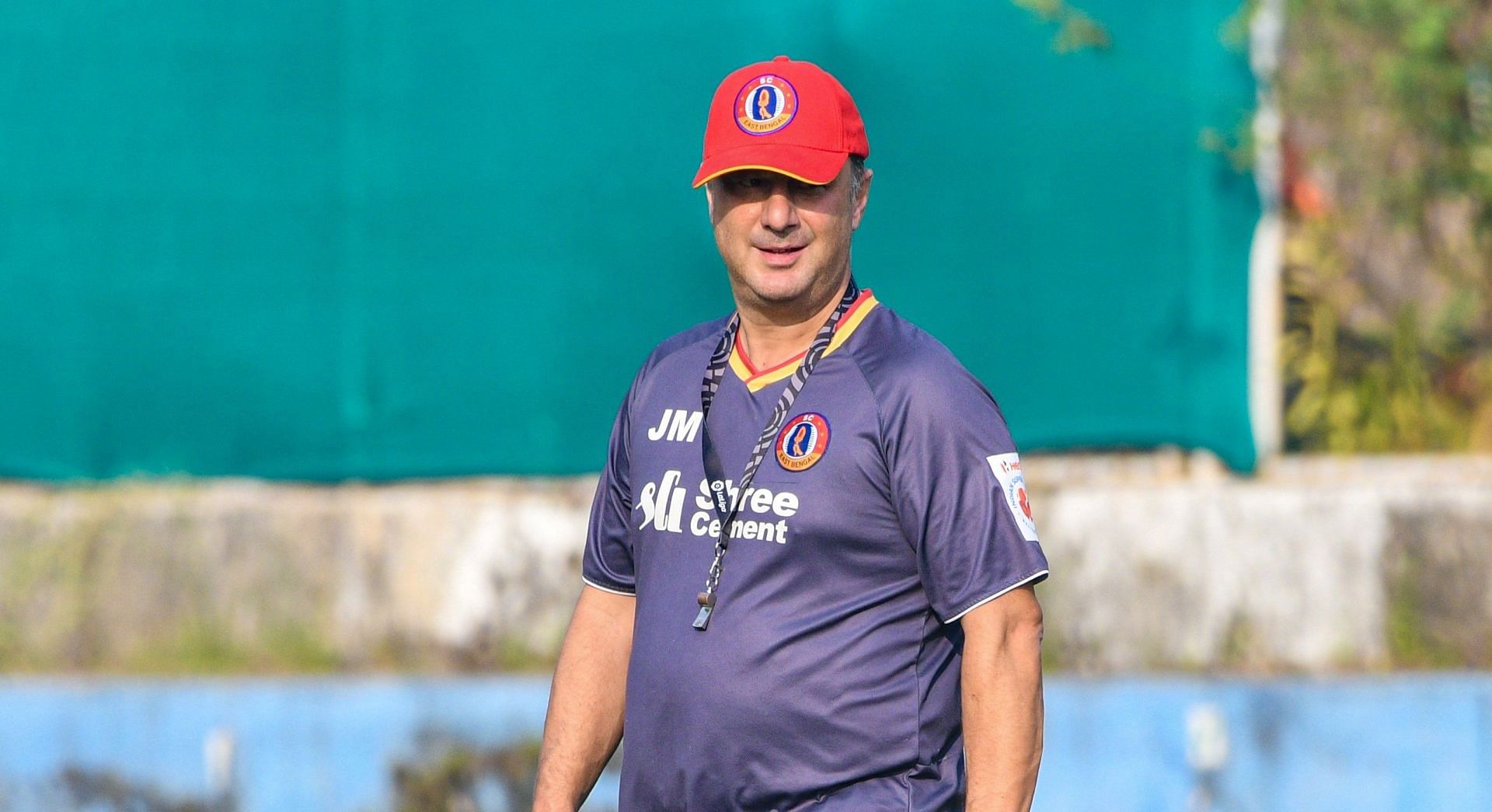 SC East Bengal head coach Manolo Diaz watches on as players train. (Image Courtesy: Twitter/sc_eastbengal)