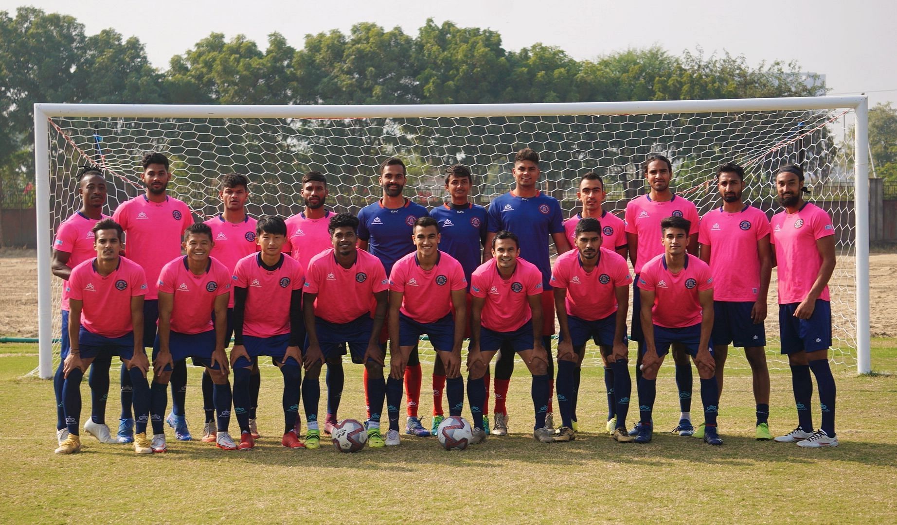 Rajasthan United FC players posing for a picture (PC: Twitter/ILeagueOfficial)