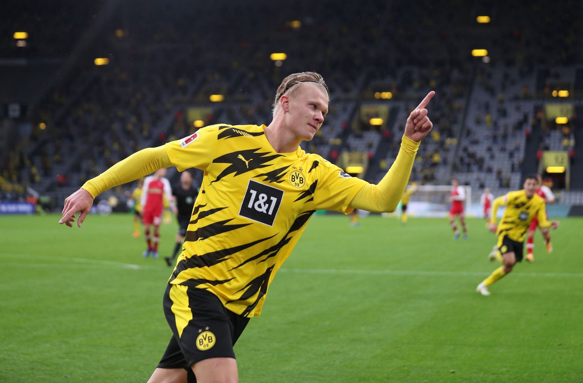 Borussia Dortmund v Sport-Club Freiburg - Bundesliga