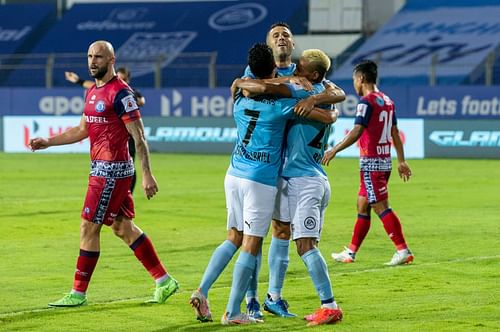 Mumbai City FC's Igor Angulo celebrates his goal with teammates (Image Courtesy: ISL)