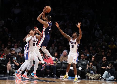 Kevin Durant elevating from the key against the Philadelphia 76ers