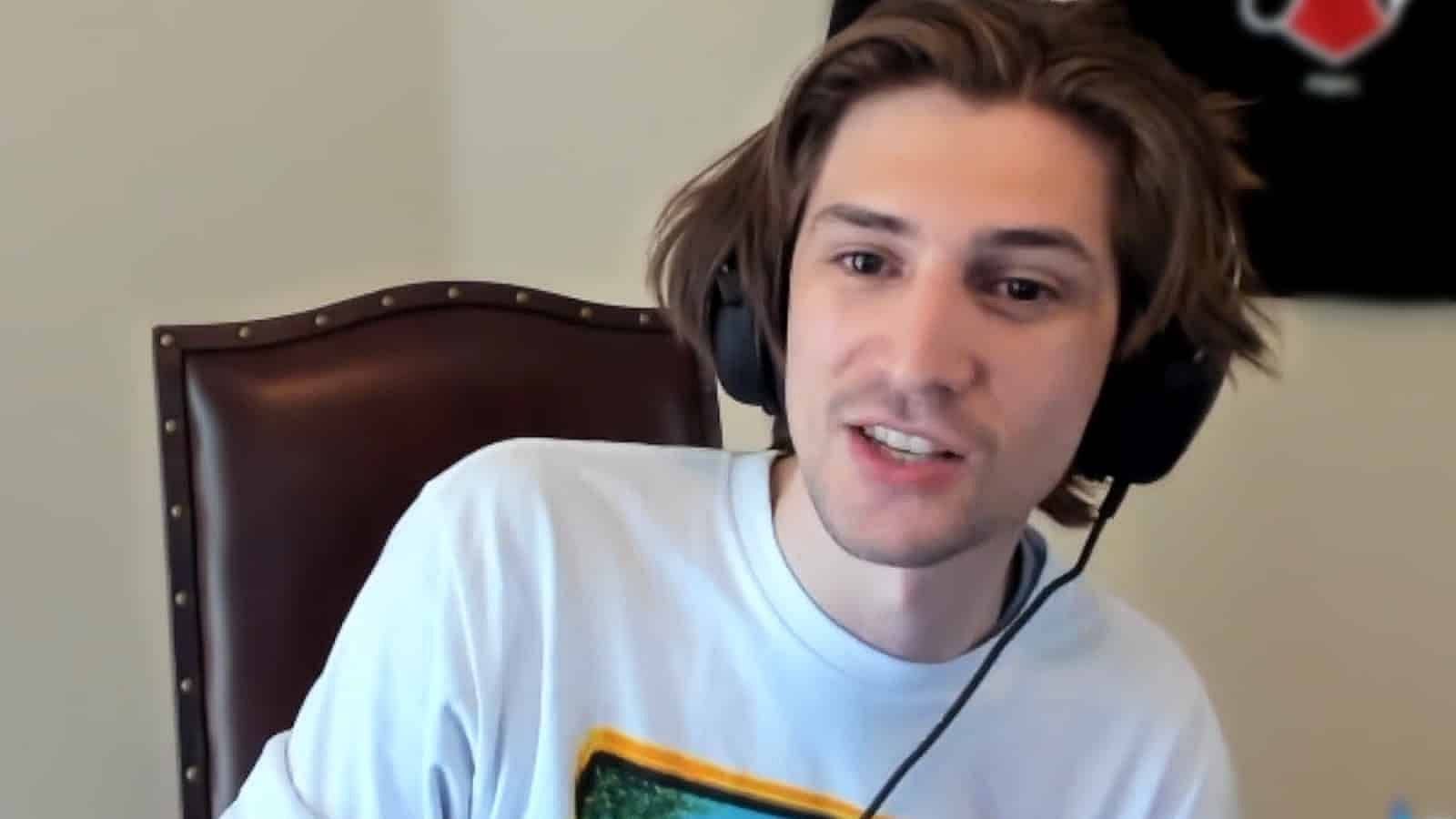 xQc joked that an AMD processor was better for cooking than an air-fryer. (Image via xQc, Twitch)