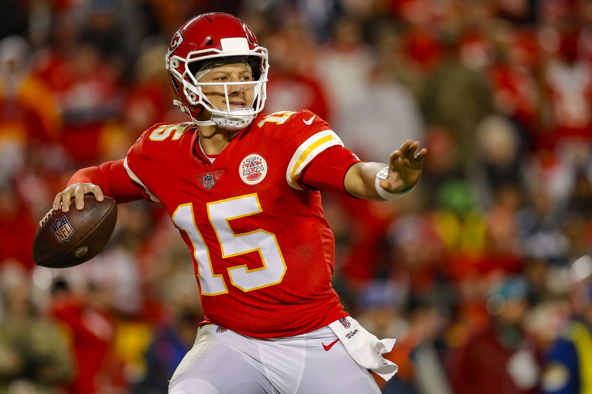 Mahomes to start for Chiefs against Broncos