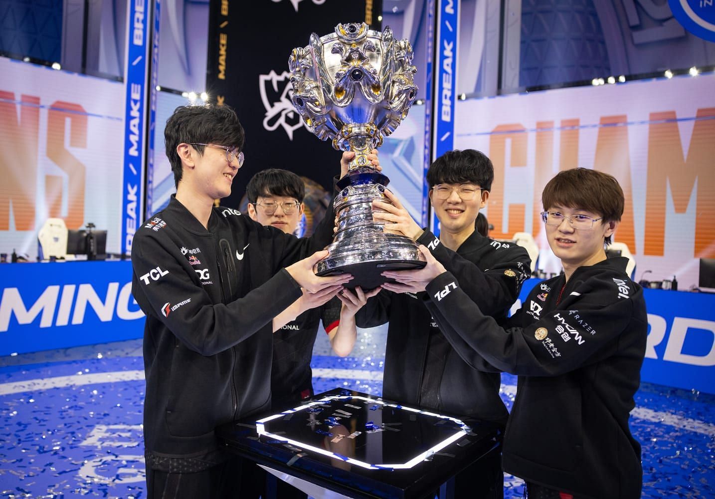 EDG is definitely going to be one of the teams to bet on during the 2022 season (Image via League of Legends)