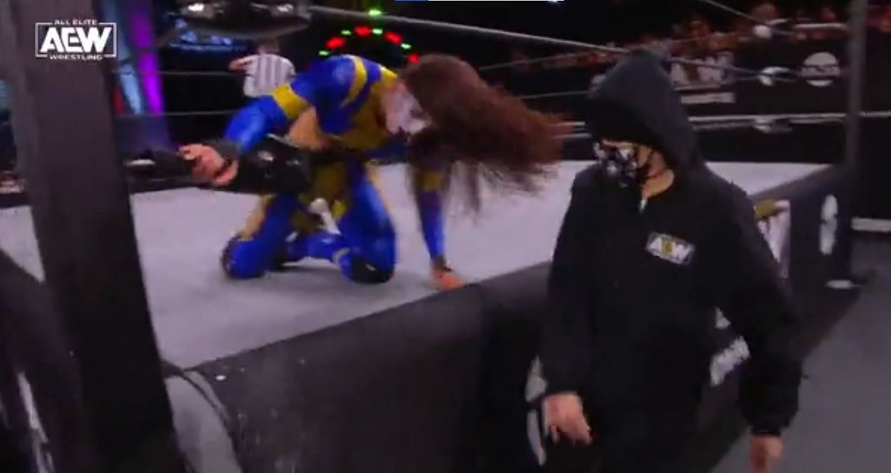 Mercedes Martinez attacked Thunder Rosa.