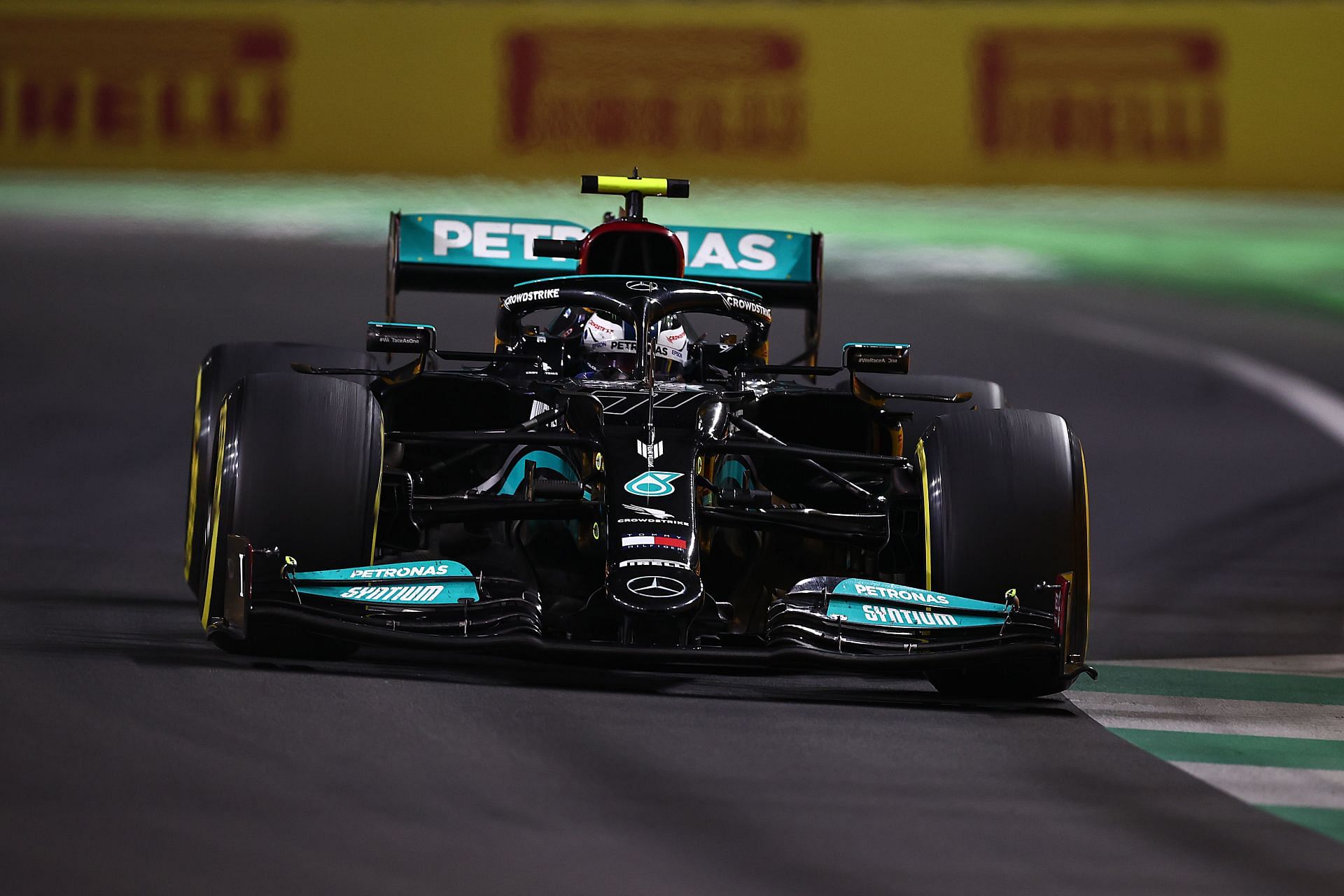 F1 Grand Prix of Saudi Arabia - Lewis Hamilton leads the pack at the Jeddah Corniche Circuit.