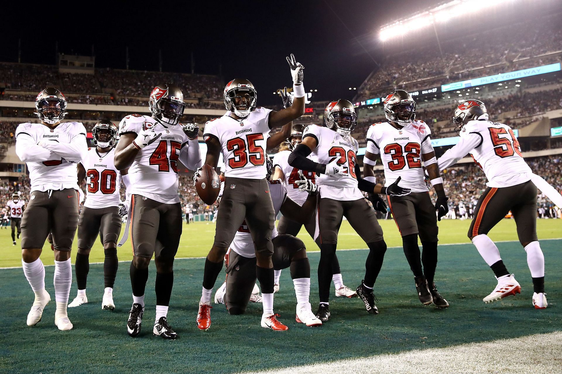 Tampa Bay Buccaneers v Philadelphia Eagles