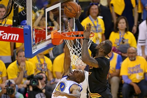 LeBron James threw a block party in the game between the LA Lakers and Orlando Magic [Photo: Bleacher Report]