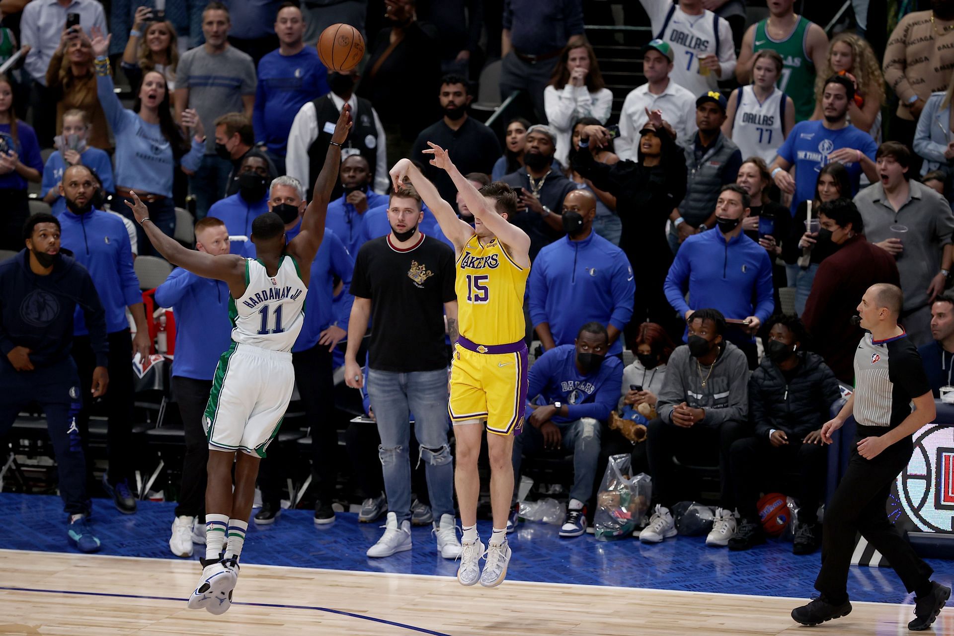 Austin Reaves wins the game for the LA Lakers in OT