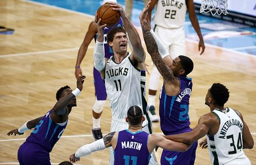 Milwaukee Bucks against the Charlotte Hornets